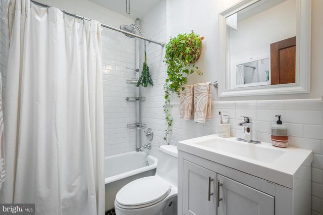 1220 ORREN ST NE, Washington, DC 20002