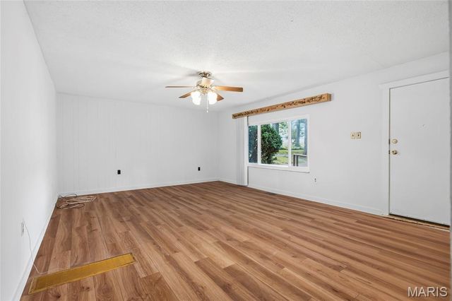 4125 Schumacher Road, High Ridge, MO 63049