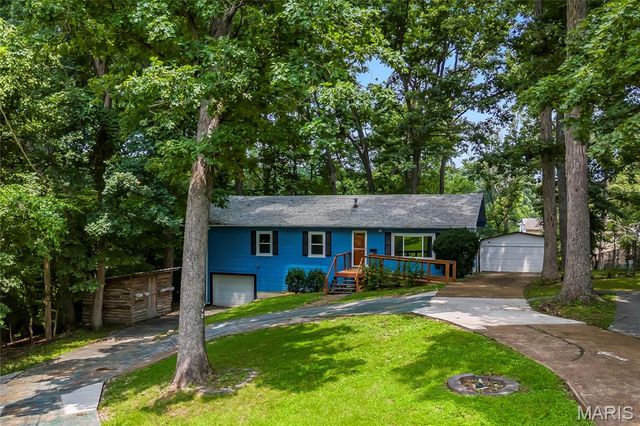 4125 Schumacher Road, High Ridge, MO 63049