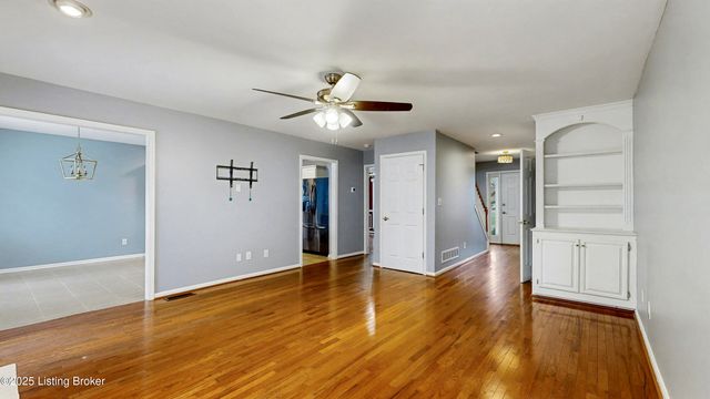 10000 Spring Gate Dr, Louisville, KY 40241