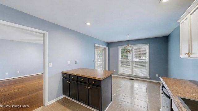 10000 Spring Gate Dr, Louisville, KY 40241