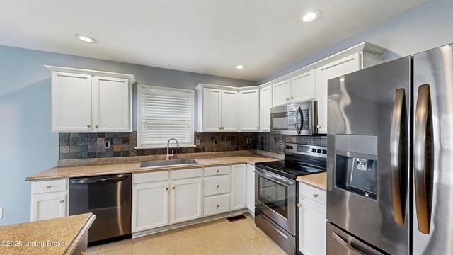 10000 Spring Gate Dr, Louisville, KY 40241