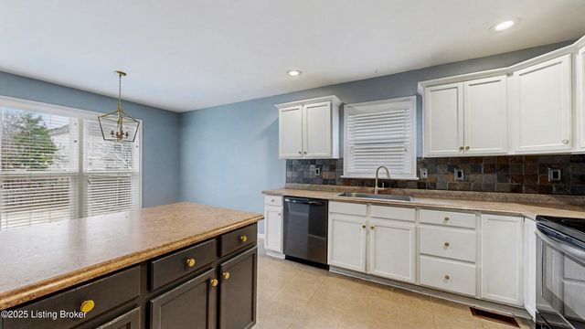 10000 Spring Gate Dr, Louisville, KY 40241