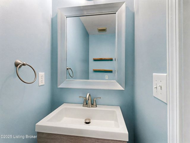 10000 Spring Gate Dr, Louisville, KY 40241