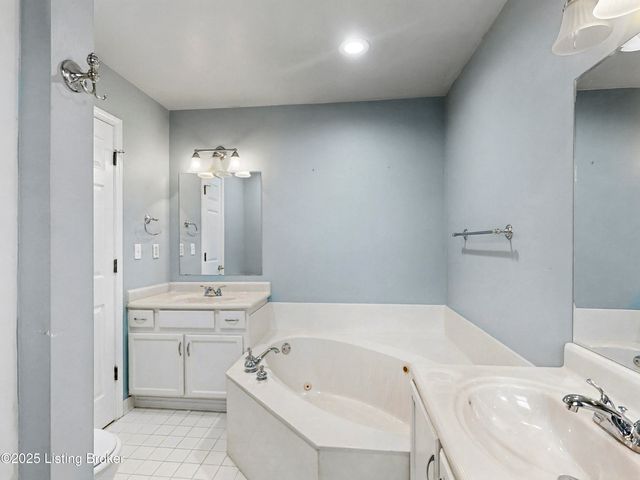 10000 Spring Gate Dr, Louisville, KY 40241