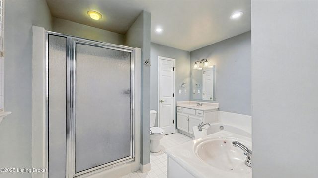 10000 Spring Gate Dr, Louisville, KY 40241