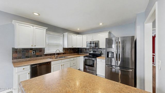 10000 Spring Gate Dr, Louisville, KY 40241