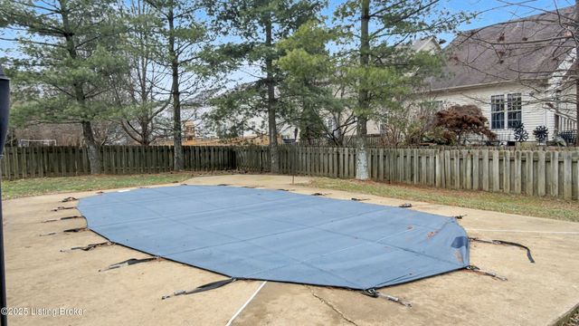 10000 Spring Gate Dr, Louisville, KY 40241