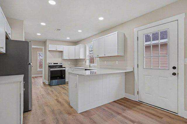 283 E Walton Avenue, Muskegon City, MI 49442