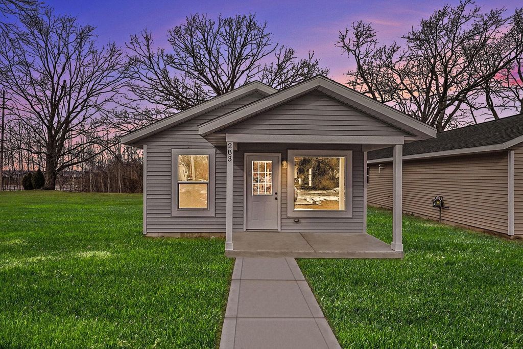 283 E Walton Avenue, Muskegon City, MI 49442