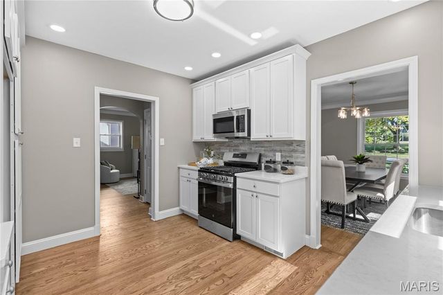 553 Westview Drive, University City, MO 63130