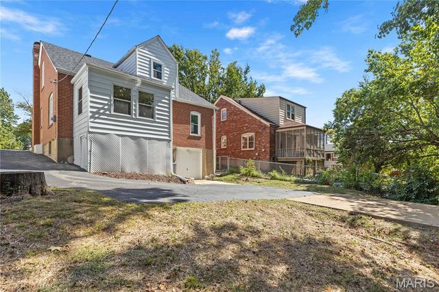 553 Westview Drive, University City, MO 63130