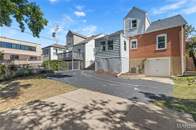 553 Westview Drive, University City, MO 63130