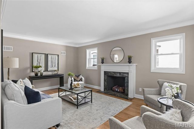 553 Westview Drive, University City, MO 63130