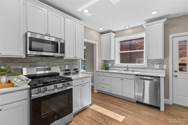 553 Westview Drive, University City, MO 63130