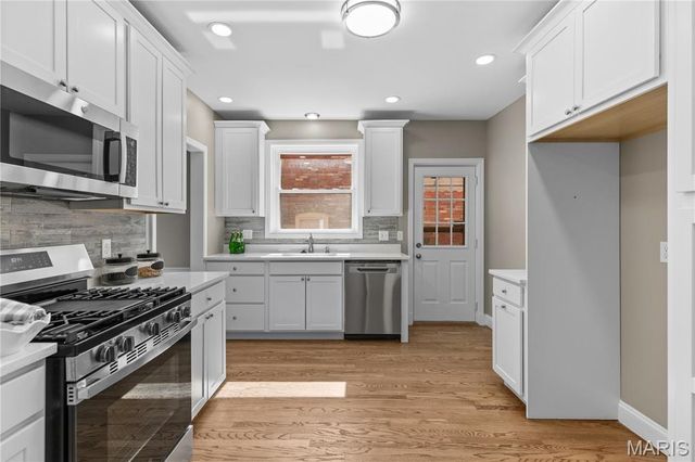 553 Westview Drive, University City, MO 63130