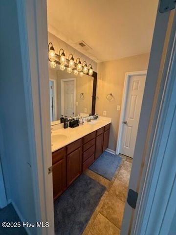 615 Stagecoach Drive, Jacksonville, NC 28546