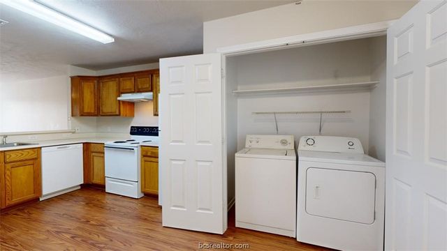 1513 Hollowhill Drive B, Bryan, TX 77802