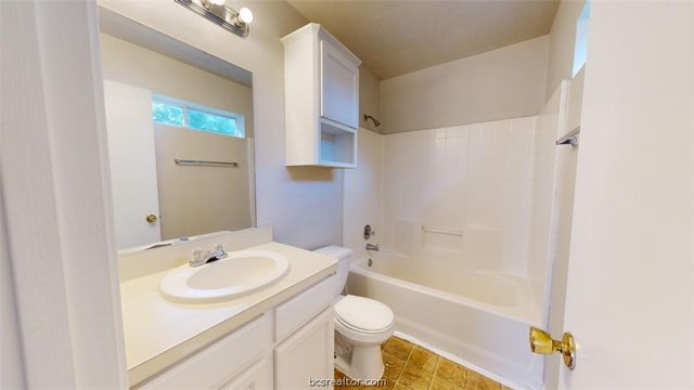 1513 Hollowhill Drive B, Bryan, TX 77802