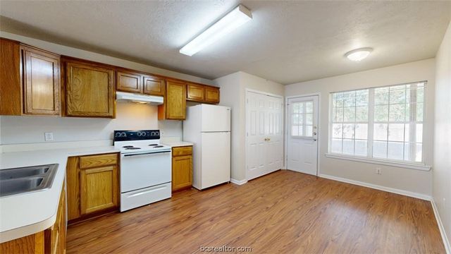 1513 Hollowhill Drive B, Bryan, TX 77802