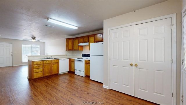 1513 Hollowhill Drive B, Bryan, TX 77802