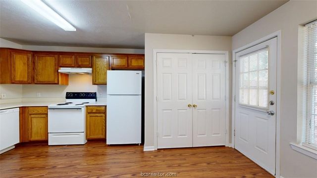 1513 Hollowhill Drive B, Bryan, TX 77802