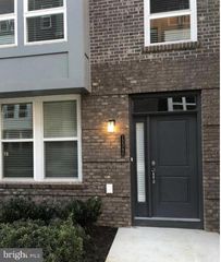 13390 SHERWOOD PARK LN, Herndon, VA 20171