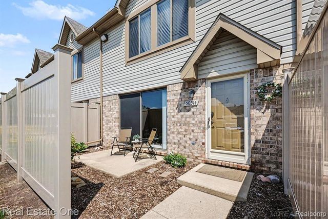 50514 N BAY RUN Drive, Chesterfield Twp, MI 48047