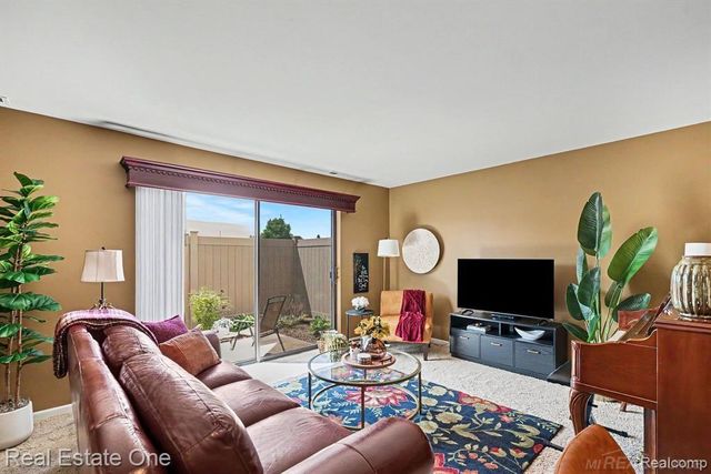 50514 N BAY RUN Drive, Chesterfield Twp, MI 48047