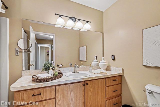 50514 N BAY RUN Drive, Chesterfield Twp, MI 48047