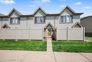 50514 N BAY RUN Drive, Chesterfield Twp, MI 48047