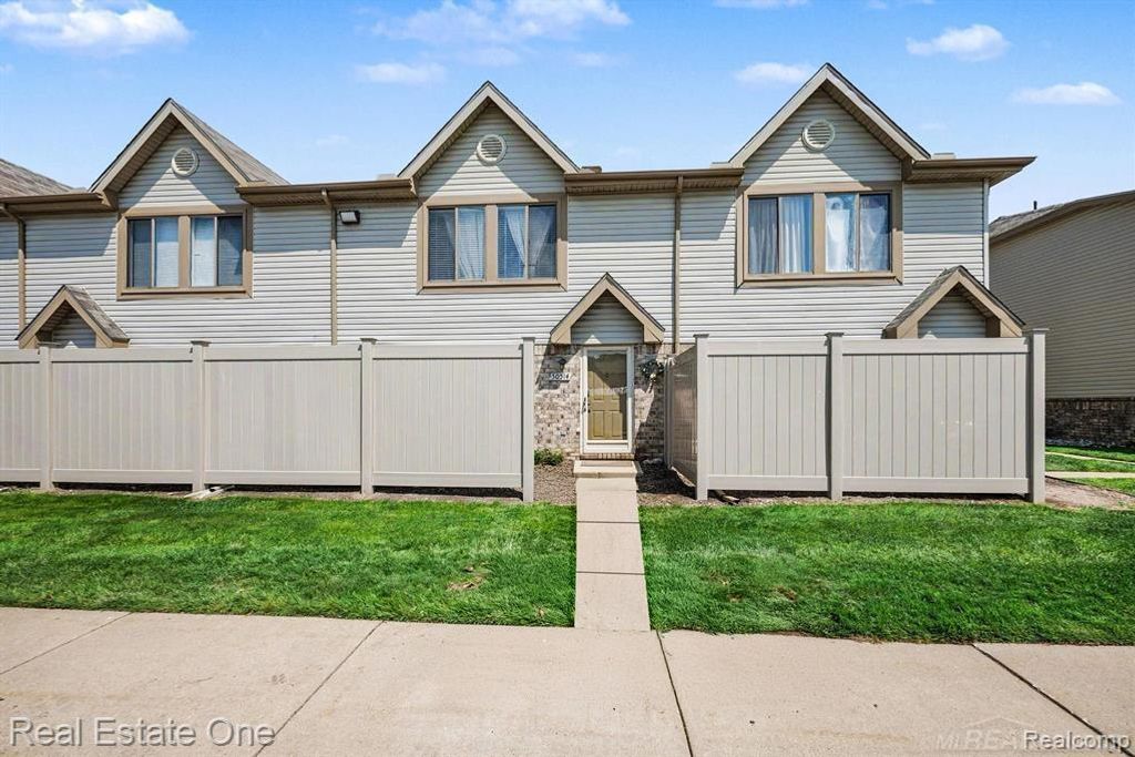 50514 N BAY RUN Drive, Chesterfield Twp, MI 48047