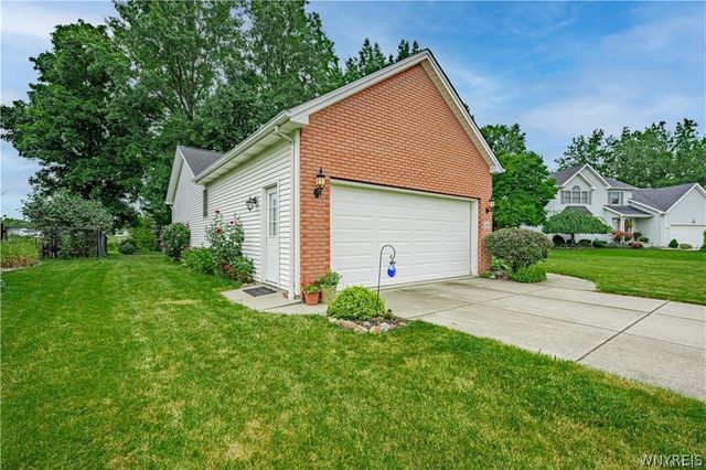 2618 Kusum Court, Wheatfield, NY 14304