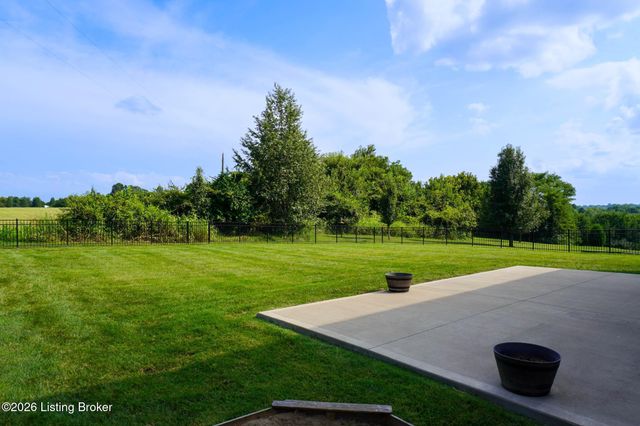 1001 Summit Parks Dr, La Grange, KY 40031