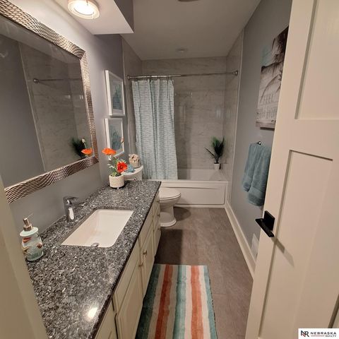 550 S 126th Street, Omaha, NE 68154