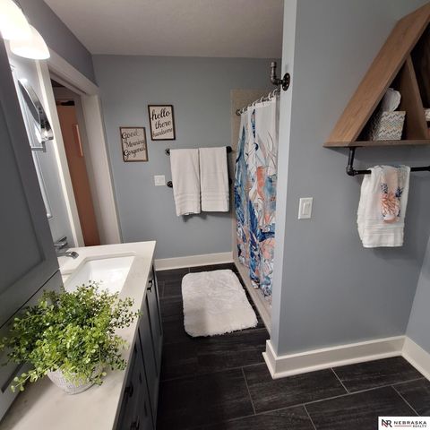 550 S 126th Street, Omaha, NE 68154