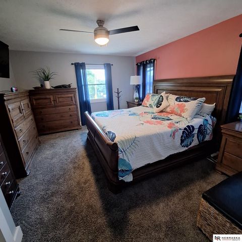 550 S 126th Street, Omaha, NE 68154