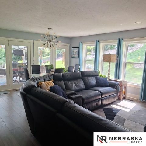 550 S 126th Street, Omaha, NE 68154