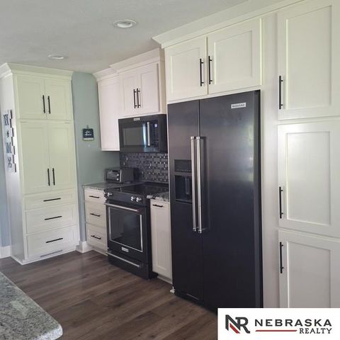 550 S 126th Street, Omaha, NE 68154