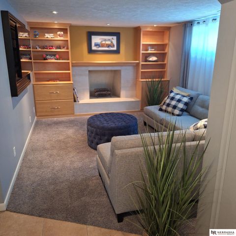 550 S 126th Street, Omaha, NE 68154