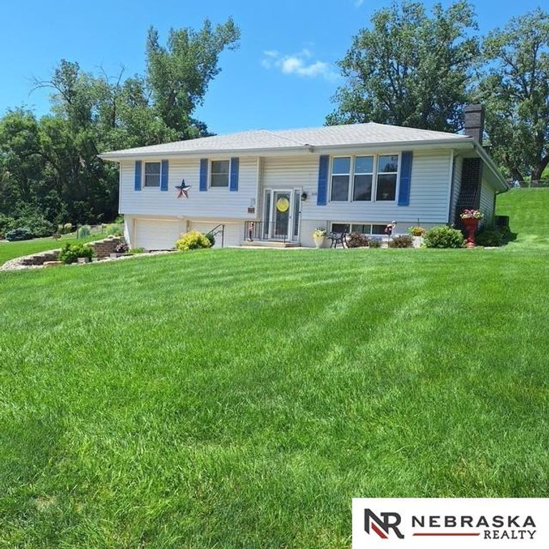 550 S 126th Street, Omaha, NE 68154