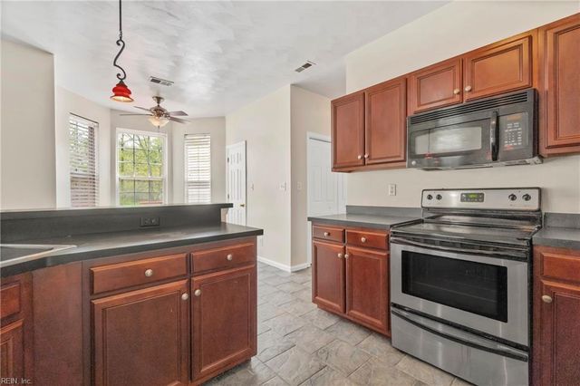 117 Lakes Edge DR, Suffolk, VA 23434