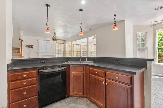 117 Lakes Edge DR, Suffolk, VA 23434