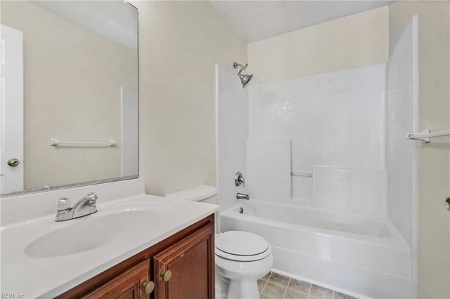 117 Lakes Edge DR, Suffolk, VA 23434