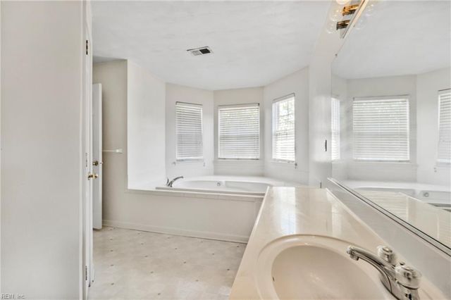117 Lakes Edge DR, Suffolk, VA 23434