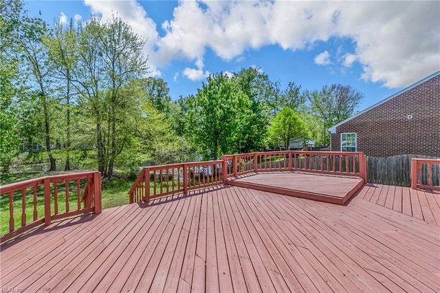 117 Lakes Edge DR, Suffolk, VA 23434