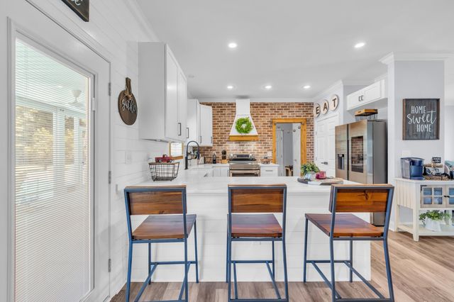 381 Saint Ives Rd., Longs, SC 29568