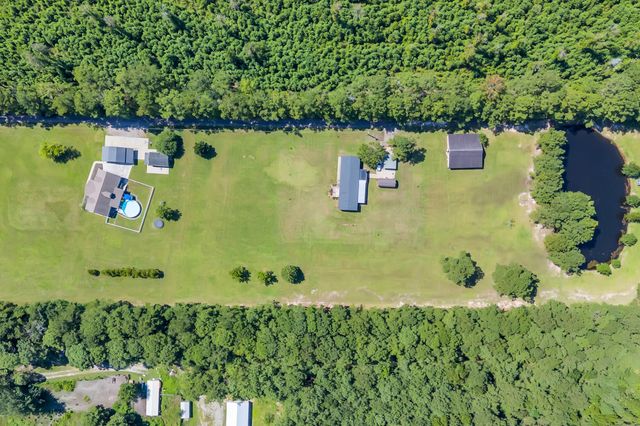381 Saint Ives Rd., Longs, SC 29568