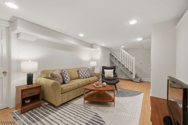 10 College Ave, Montclair Twp., NJ 07043