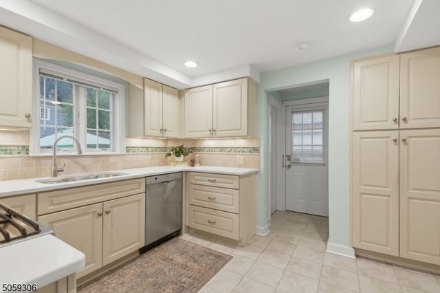 10 College Ave, Montclair Twp., NJ 07043